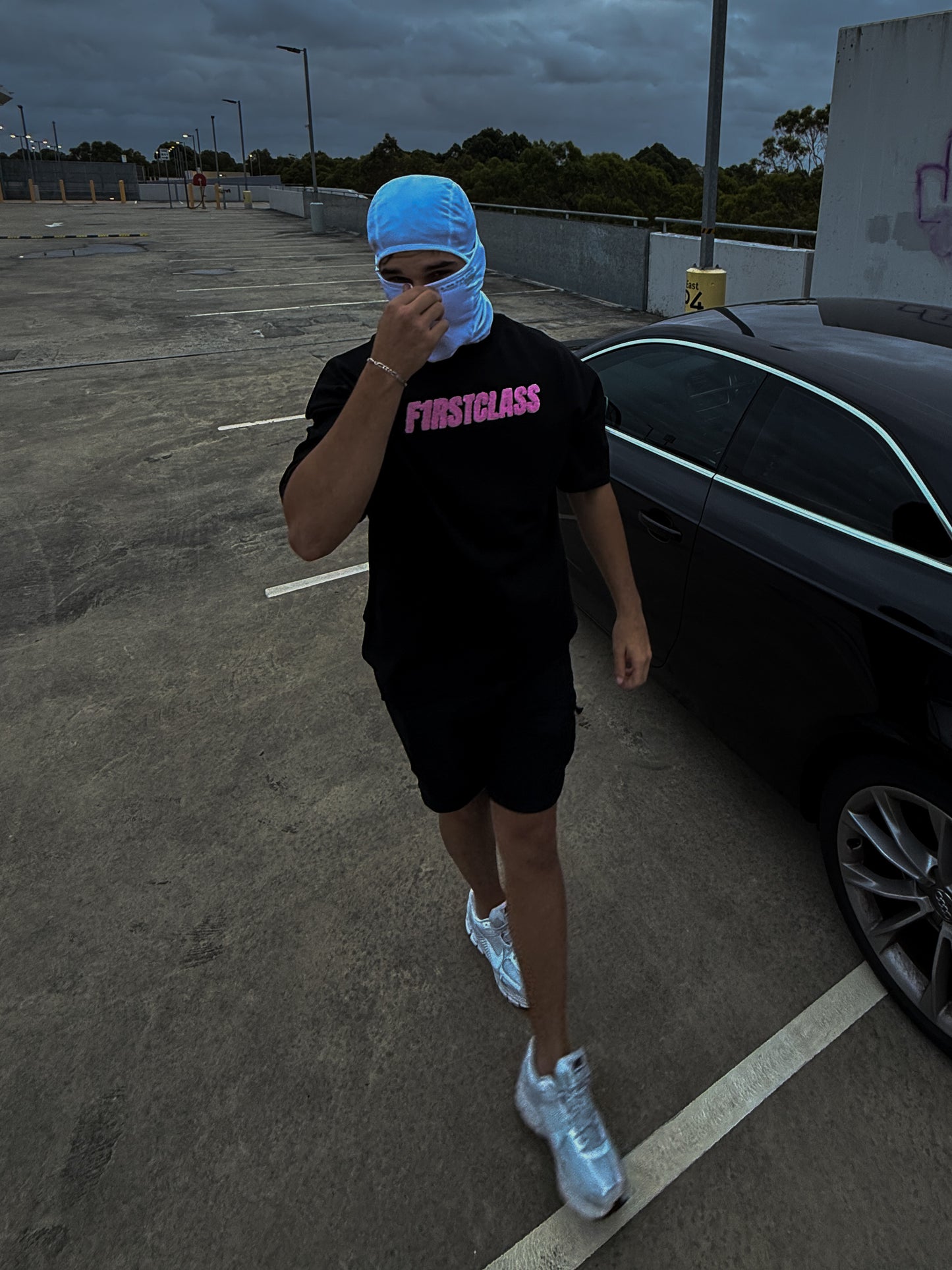 SIGNATURE LOGO TEE BLACK/HOT PINK